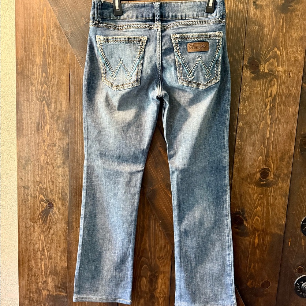 Wrangler Women's Retro Sadie Bootcut Jeans in Classic Blue - Picture 2 of 12